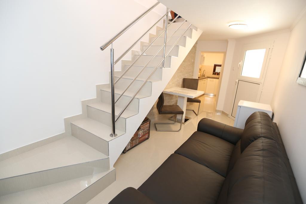 Apartment Porto With Terrace Baska  Room photo
